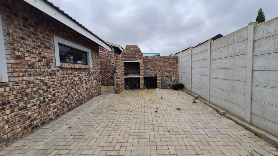 6 Bedroom Property for Sale in Dana Bay Western Cape